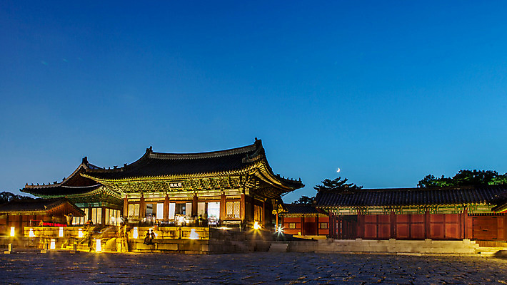 포토 JPG 전통 건축 야경 하늘 서울 사람없음 야외 궁전 달 종로 창경궁 국내포토 자연요소 고건축 한국 야간 파일형식 풍경_경치