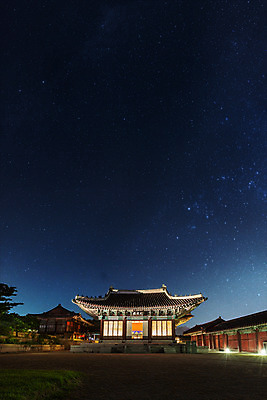 포토 JPG 전통 건축 별 야경 하늘 조명 서울 사람없음 야외 궁전 종로 창경궁 국내포토 자연요소 고건축 한국 야간 파일형식 풍경_경치