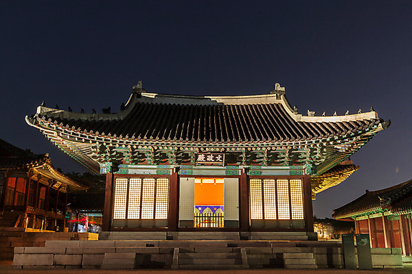 포토 JPG 전통 건축 야경 조명 서울 사람없음 야외 계단 궁전 종로 창경궁 국내포토 고건축 한국 야간 파일형식 풍경_경치