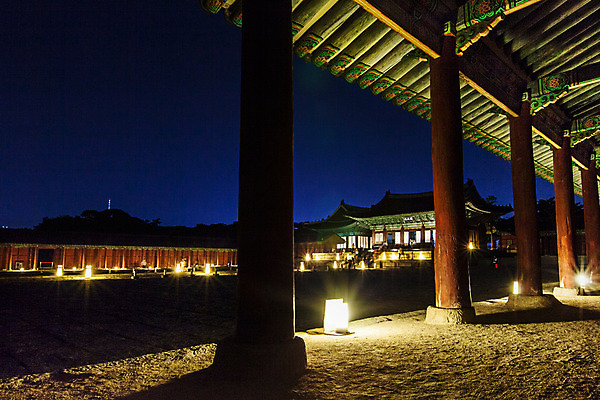 포토 JPG 전통 건축 야경 하늘 조명 서울 사람없음 야외 궁전 종로 창경궁 국내포토 고건축 한국 야간 파일형식 풍경_경치