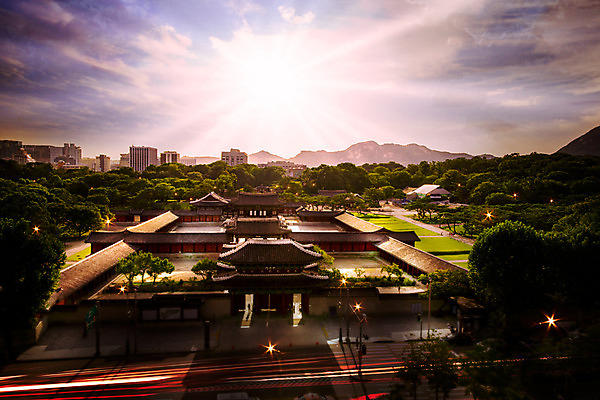 포토 JPG 나무 구름 전통 건축 하늘 산 서울 풍경 사람없음 야외 노을 궁전 디지털합성 종로 창경궁 국내포토 자연요소 식물 고건축 한국 파일형식