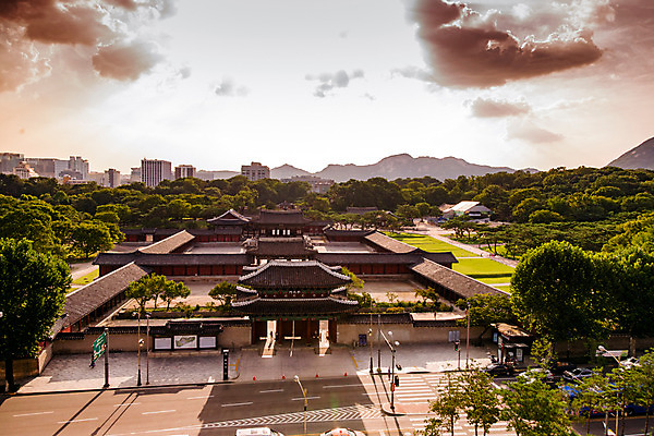 포토 JPG 구름 전통 건축 하늘 서울 사람없음 야외 일몰 궁전 역광 종로 창경궁 국내포토 자연요소 고건축 한국 노을 파일형식