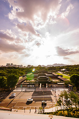 포토 JPG 구름 전통 건축 하늘 서울 사람없음 야외 일몰 궁전 역광 종로 창경궁 국내포토 자연요소 고건축 한국 노을 파일형식