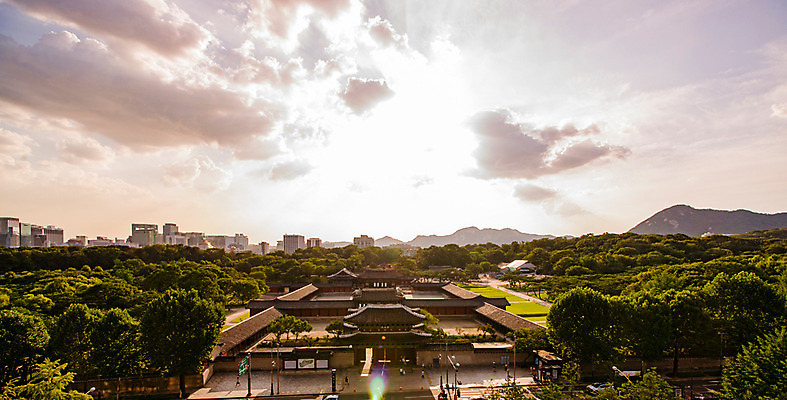 포토 JPG 구름 전통 건축 하늘 서울 사람없음 야외 일몰 궁전 역광 종로 창경궁 국내포토 자연요소 고건축 한국 노을 파일형식
