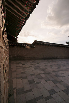 포토 JPG 주간 구름 전통 건축 서울 사람없음 야외 담장 궁전 종로 창경궁 국내포토 자연요소 고건축 한국 파일형식