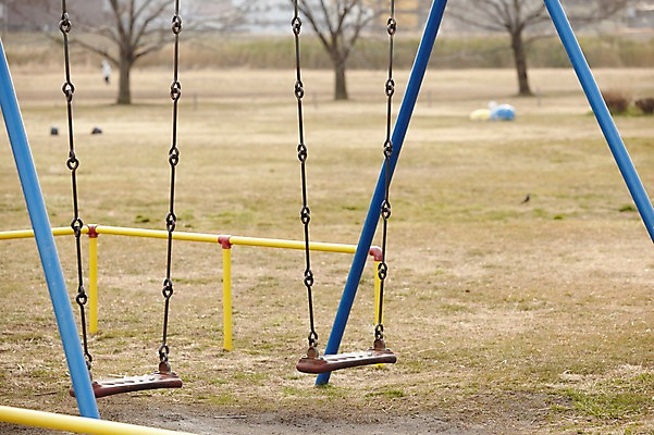 포토 JPG 주간 배경화면 백그라운드 사람없음 야외 일본 놀이기구 놀이터 그네 국내포토 자연요소 아시아 놀이 파일형식
