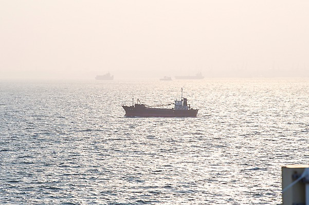 포토 JPG 주간 바다 하늘 풍경 사람없음 야외 일본 한척 도쿄 화물선 수평선 우미호타루 국내포토 자연요소 1 아시아 배_교통 파일형식