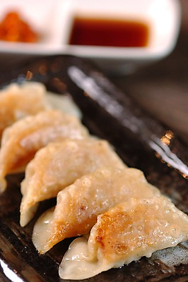 포토 JPG 접시 음식 근접촬영 사람없음 소스 만두 군만두 일본음식 국내포토 식기 뷰포인트 양념 파일형식