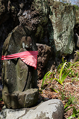 포토 JPG 주간 불교 풍경 사람없음 야외 일본 앞치마 불상 석상 일본전통 국내포토 자연요소 전통 아시아 종교 파일형식