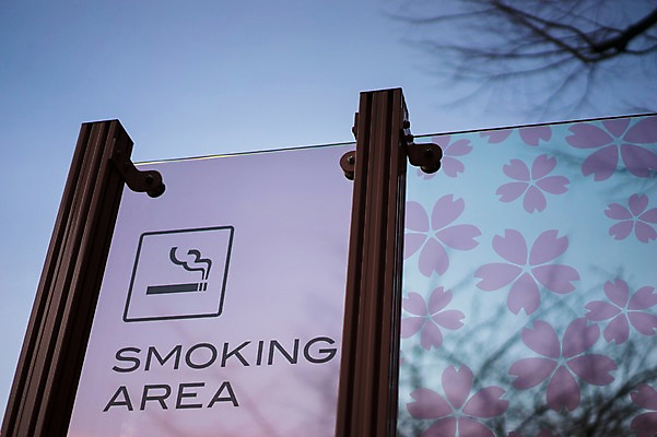 포토 JPG 주간 벽 배경화면 백그라운드 흡연 사람없음 야외 일본 도쿄 흡연구역 국내포토 자연요소 아시아 담배 구역 파일형식