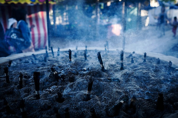 포토 JPG 주간 모래 풍경 사람없음 야외 일본 연기 일본전통 향초 국내포토 자연요소 전통 아시아 초 파일형식