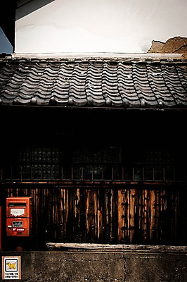 포토 JPG 주간 고건축 주택 풍경 사람없음 야외 건물 일본 우체통 일본전통 일본건축 국내포토 자연요소 전통 건축물 아시아 동양건축 파일형식