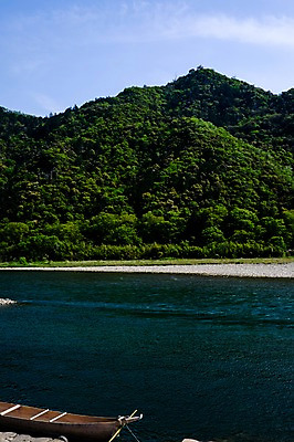 포토 JPG 주간 산 풍경 사람없음 야외 강 일본 나룻배 기후현 국내포토 자연요소 아시아 배_교통 파일형식