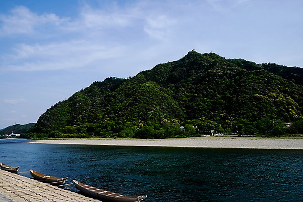 포토 JPG 주간 산 풍경 사람없음 야외 강 일본 나룻배 기후현 국내포토 자연요소 아시아 배 선박 파일형식