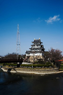 포토 JPG 주간 고건축 풍경 사람없음 야외 건물 일본 전봇대 일본전통 일본건축 송신탑 국내포토 자연요소 전통 건축물 공공시설 아시아 탑 동양건축 파일형식