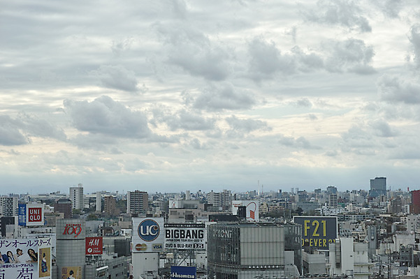 포토 JPG 주간 구름 하늘 풍경 빌딩 사람없음 야외 건물 일본 도시 시부야 국내포토 자연요소 건축물 아시아 파일형식