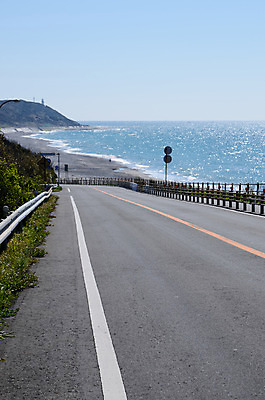 포토 JPG 주간 도로 바다 풍경 해변 사람없음 야외 울타리 일본 내리막 해변도로 시즈오카 국내포토 자연요소 아시아 길 교통시설 담장 파일형식