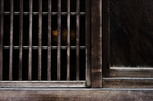 포토 JPG 주간 배경화면 백그라운드 사람없음 야외 목재 문 일본 나무문 국내포토 자연요소 나무 아시아 재료 파일형식