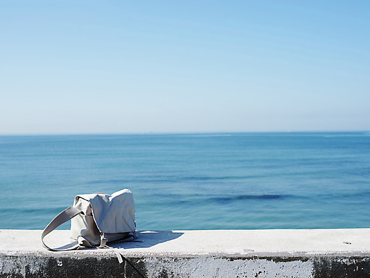 포토 JPG 주간 바다 가방 난간 풍경 사람없음 야외 일본 가마쿠라 수평선 국내포토 자연요소 잡화 아시아 파일형식