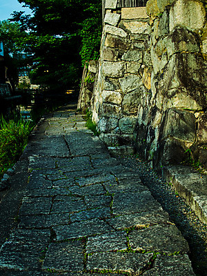 포토 JPG 주간 풍경 사람없음 야외 일본 돌_바위 돌벽 일본전통 돌길 국내포토 자연요소 전통 아시아 길 벽 파일형식