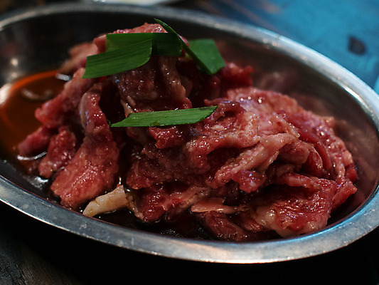 포토 JPG 접시 음식 식재료 육류 사람없음 소고기 야키니쿠 일본음식 국내포토 식기 파일형식