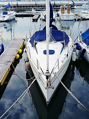 포토 JPG 주간 바다 풍경 사람없음 야외 항구 일본 보트 정박 여러척 국내포토 자연요소 아시아 다수 배_교통 교통시설 파일형식