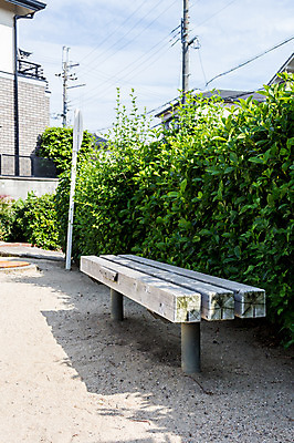 포토 JPG 주간 식물 공원 벤치 풍경 사람없음 야외 일본 국내포토 자연요소 공공시설 아시아 의자 파일형식