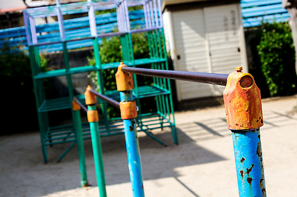 포토 JPG 주간 공원 사람없음 야외 일본 놀이기구 놀이터 철봉 국내포토 자연요소 공공시설 아시아 놀이 파일형식