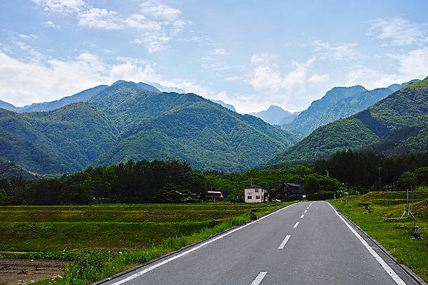 포토 JPG 주간 도로 길 산 풍경 사람없음 야외 일본 시골 야마나시 국내포토 자연요소 아시아 교통시설 파일형식