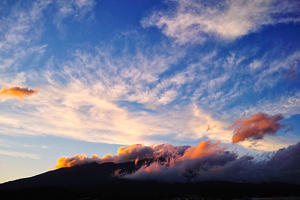 포토 JPG 주간 구름 자연 하늘 산 풍경 사람없음 야외 안개 야마나시 국내포토 자연요소 날씨 일본 생태계 파일형식