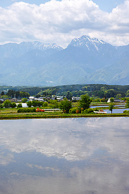 포토 JPG 주간 구름 하늘 산 풍경 사람없음 야외 강 반사 마을 야마나시 국내포토 자연요소 일본 파일형식