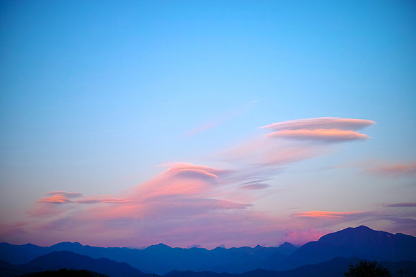 포토 JPG 주간 구름 배경화면 백그라운드 자연 하늘 산 풍경 사람없음 야외 일출 일본 일몰 국내포토 자연요소 아시아 노을 생태계 파일형식