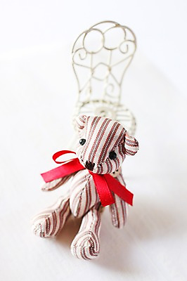 포토 JPG 인형 의자 실내 사람없음 곰인형 오브젝트 국내포토 가구 내부 파일형식