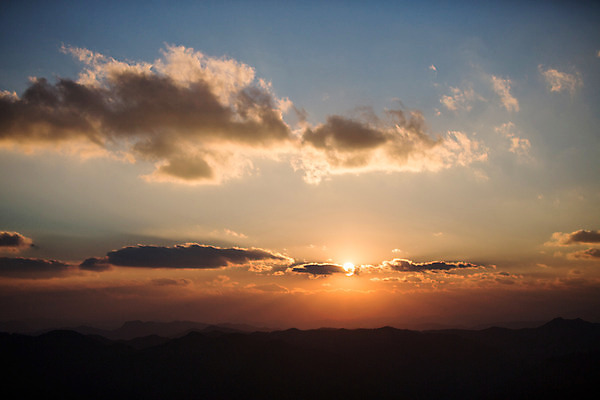 포토 JPG 주간 구름 백그라운드 자연 하늘 산 풍경 사람없음 야외 노을 가을풍경 가을 억새 정선 민둥산 국내포토 자연요소 식물 계절 생태계 강원도 파일형식 가을_계절