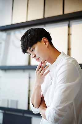 포토 JPG 남자 실내 한명 성인 아웃포커스 30대 연필 턱괴기 한국인 건축가 설계사 건축설계사 남자만 남자한명만 성인남자만 국내포토 직업 1 모션 학용품 촬영기법 사람 동양인 내부 장년 필기구 성인만 파일형식