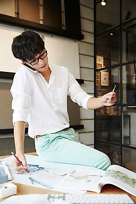 포토 JPG 남자 설계 실내 한명 성인 30대 연필 설계도 한국인 건축가 설계사 통화 건축설계사 남자만 남자한명만 성인남자만 안경낌 국내포토 직업 1 안경 컨셉 모션 학용품 건설업 사람 동양인 내부 장년 필기구 성인만 파일형식