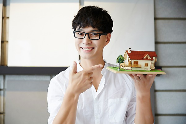 포토 JPG 남자 실내 한명 성인 30대 모형 한국인 가리킴 건축가 설계사 건축설계사 남자만 남자한명만 성인남자만 안경낌 국내포토 직업 1 안경 사람 동양인 손짓 내부 장년 성인만 파일형식