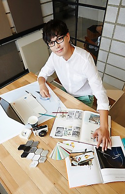 포토 JPG 남자 설계 실내 한명 성인 책 30대 노트북 연필 설계도 한국인 건축가 설계사 건축설계사 남자만 남자한명만 성인남자만 안경낌 국내포토 직업 1 안경 컨셉 학용품 건설업 사람 동양인 내부 장년 전자제품 필기구 성인만 파일형식