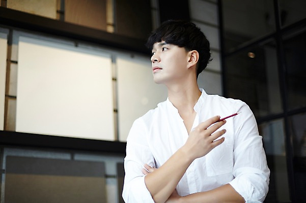 포토 JPG 남자 실내 한명 성인 30대 연필 한국인 건축가 설계사 건축설계사 남자만 남자한명만 성인남자만 국내포토 직업 1 학용품 사람 동양인 내부 장년 필기구 성인만 파일형식