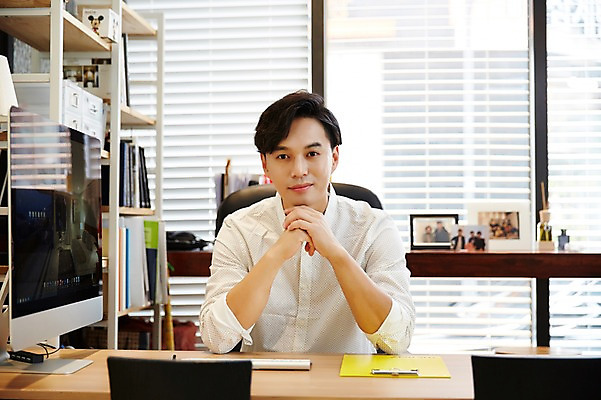 포토 JPG 남자 실내 한명 성인 30대 사무실 모니터 턱괴기 한국인 건축가 설계사 책상 건축설계사 남자만 남자한명만 성인남자만 국내포토 직업 1 가구 비즈니스 모션 사람 동양인 내부 장년 컴퓨터 성인만 파일형식