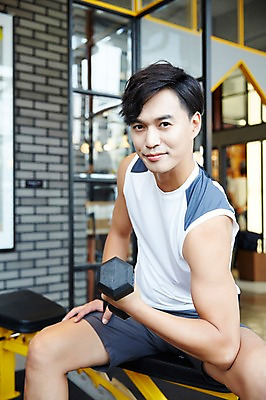 포토 JPG 남자 실내 한명 성인 30대 운동 건강관리 아령 헬스장 한국인 팔운동 남자만 남자한명만 성인남자만 국내포토 1 건강 관리 사람 동양인 내부 장년 헬스 성인만 파일형식