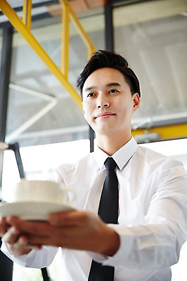 포토 JPG 남자 커피 실내 한명 성인 30대 카페 한국인 커피잔 바리스타 남자만 남자한명만 성인남자만 국내포토 직업 1 음료 잔 사람 동양인 내부 장년 상점 성인만 파일형식