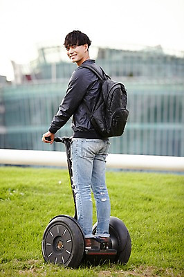 포토 JPG 주간 전신 공원 남자 서울 한명 성인 야외 뒷모습 30대 산책 한국인 백팩 반포대교 한강공원 남자만 남자한명만 성인남자만 스마트모빌리티 전동휠 모빌리티 국내포토 자연요소 1 공공시설 육상교통 교통수단 뷰포인트 가방 휴식 한국 사람 동양인 장년 다리_건축물 한강 성인만 파일형식