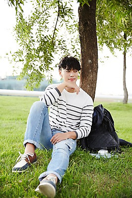 포토 JPG 주간 전신 나무 공원 남자 이어폰 휴식 서울 한명 앉기 잔디 성인 야외 30대 음악감상 한국인 반포대교 한강공원 남자만 남자한명만 성인남자만 국내포토 자연요소 식물 1 공공시설 음향기기 컨셉 모션 한국 사람 동양인 장년 감상 다리_건축물 한강 성인만 파일형식