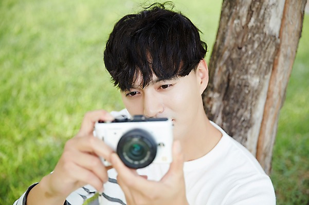 포토 JPG 주간 나무 공원 남자 휴식 서울 한명 잔디 성인 취미 야외 30대 카메라 한국인 반포대교 한강공원 남자만 남자한명만 성인남자만 국내포토 자연요소 식물 1 공공시설 컨셉 한국 사람 동양인 장년 전자제품 다리_건축물 한강 성인만 파일형식