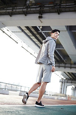 포토 JPG 주간 전신 남자 서울 한명 성인 야외 30대 조깅 운동 건강관리 한국인 한강 반포대교 한강공원 남자만 남자한명만 성인남자만 국내포토 자연요소 1 공원 한국 건강 관리 사람 동양인 장년 다리_건축물 랜드마크 성인만 파일형식