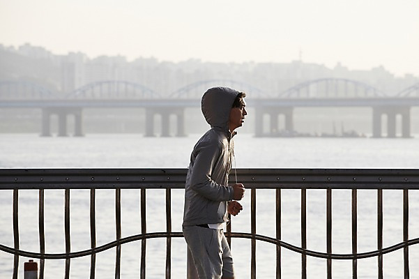 포토 JPG 주간 남자 난간 서울 한명 성인 야외 30대 조깅 운동 건강관리 한국인 한강 반포대교 한강공원 남자만 남자한명만 성인남자만 국내포토 자연요소 1 공원 한국 건강 관리 사람 동양인 장년 다리_건축물 랜드마크 성인만 파일형식