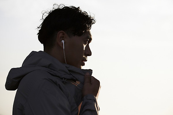 포토 JPG 주간 남자 이어폰 한명 성인 야외 30대 운동 건강관리 음악감상 한국인 한강 반포대교 한강공원 남자만 남자한명만 성인남자만 국내포토 자연요소 1 공원 음향기기 서울 건강 관리 사람 동양인 장년 감상 다리_건축물 랜드마크 성인만 파일형식