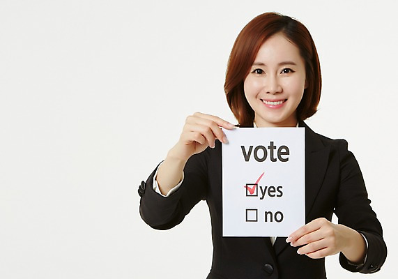 포토 JPG 스튜디오촬영 여자 종이 실내 한명 서기 미소 들기 정장 상반신 성인 앞모습 30대 한국인 비즈니스우먼 투표 선거 여자만 성인여자한명만 유권자 국내포토 1 옷 뷰포인트 비즈니스 모션 표정 사람 동양인 내부 장년 직장인 민주주의 여자한명만 성인여자만 파일형식