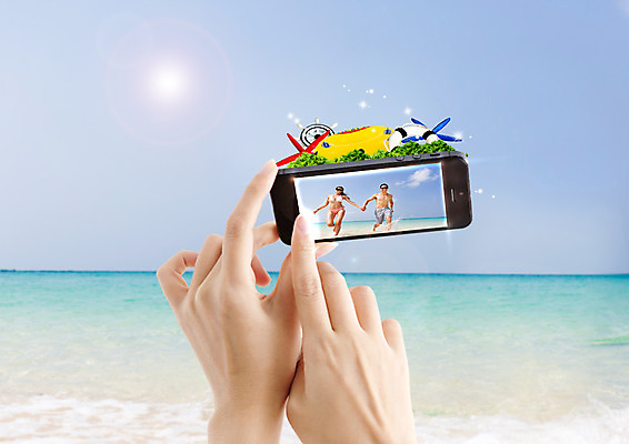 전신 PSD 외국인 편집이미지 손 커플 여자 남자 여행 서기 들기 성인 해변 앞모습 신체부위 세명 여름휴가 바캉스 스마트폰 성인만 이미지편집 바다 뷰포인트 관계 모션 휴가 사람 인종 핸드폰 스마트기기 파일형식 여름_계절